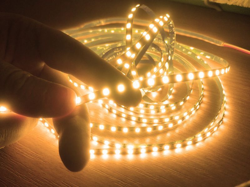 Світлодіодна стрічка 12В LLS-600WW2835-12 4мм SMD 2835 120 LED/m IP20 Теплий Білий 0120582 фото